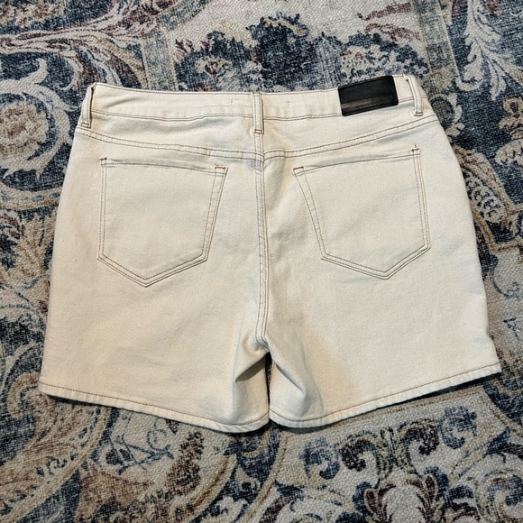 !iT “Helena” High Rise Shorts - Picture 5 of 6